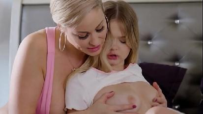 Milf scopa il suo studente di 18 anni