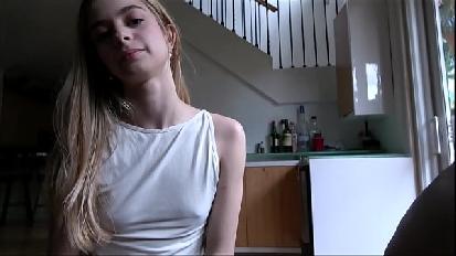 Diciottenne pratica il sesso con il patrigno